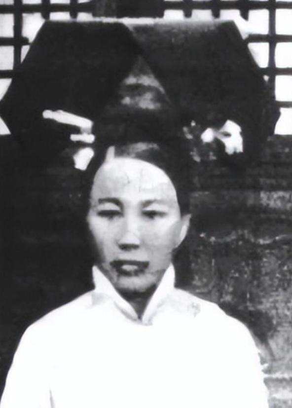 溥仪从小有个"坏习惯"，奶娘羞于启齿，宫女太监也不得不回避。 

麻烦各位读者点