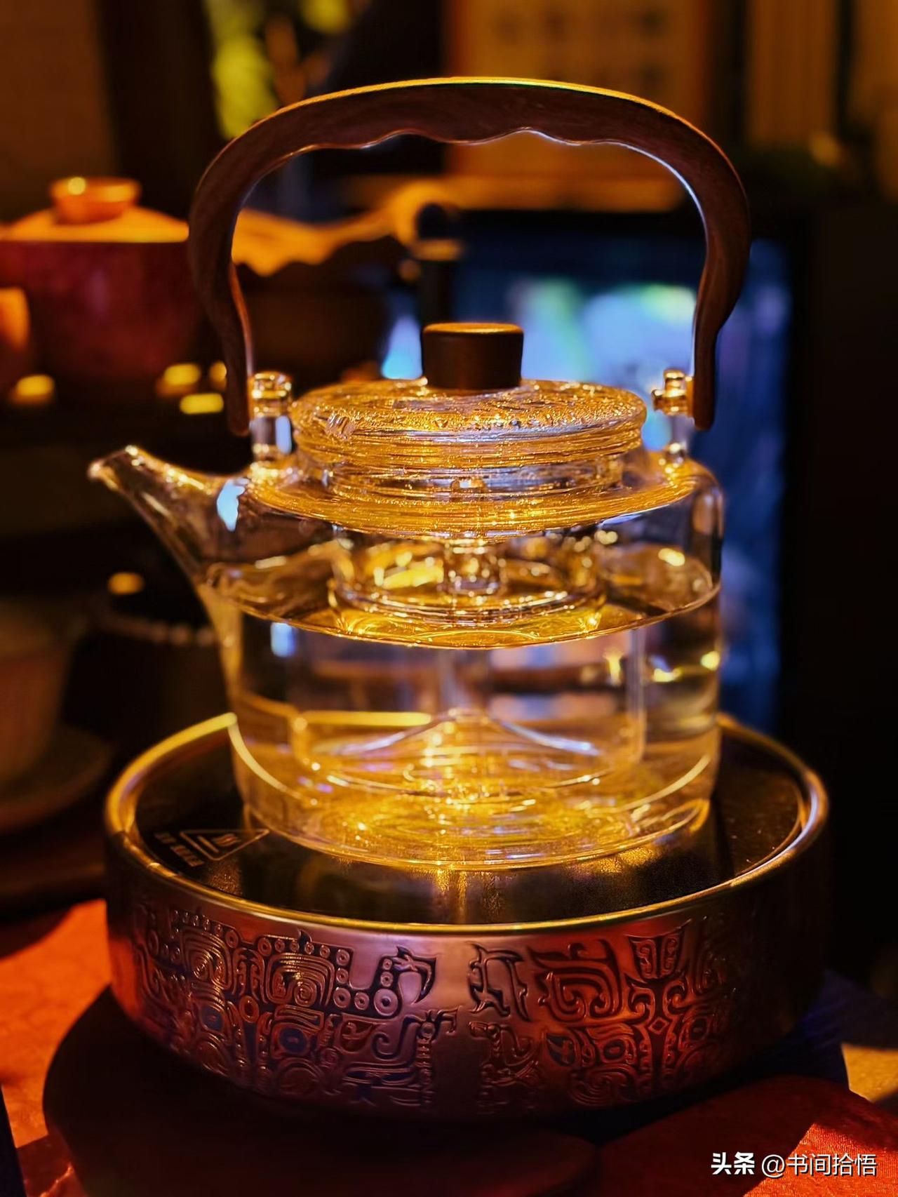 最残酷的一句话：
“这个世界上，根本没有人在意你是否有钱，有爱，有性生活。甚至连