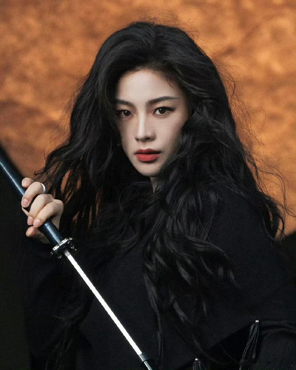 陈丽君卧鱼射 真戏曲武术融合30秒被陈丽君硬控15次《镖人》里陈丽君的打戏太有味