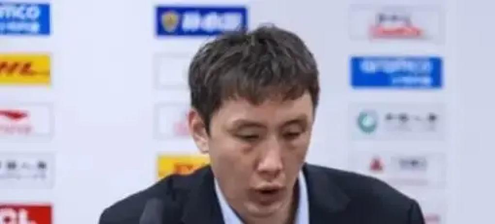 输球的夜，易立一句“我们值得期待”把镜头拉回更衣室。他把外援缺练、蒋浩然失准、庞