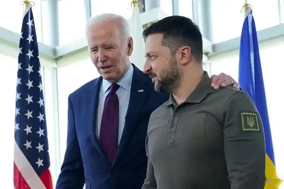 哈哈！泽连斯基G7会议打脸美国。
5月21日，斯基先生在日本广岛参观核爆纪念馆时