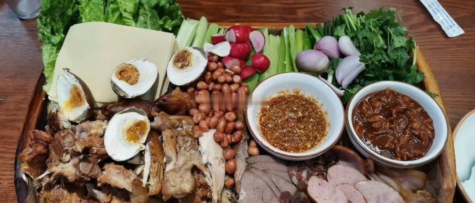 广东这种小饭店，180/盆老板有得赚吗？[汗]   