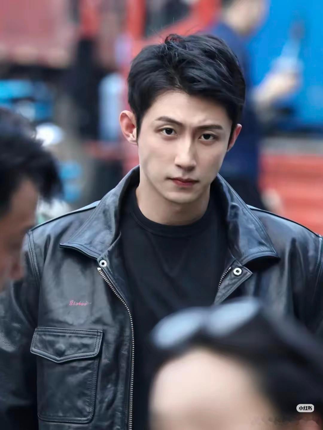 大家都不要羡慕黄景瑜了普通人成为不了他不是因为他长得帅，也不是因为他身体好，而是