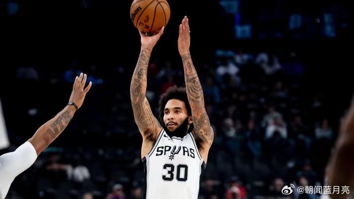 尚帕尼26分，6记三分，马刺客场胜篮网，11连胜！马刺能够打球的人太多了，今天又