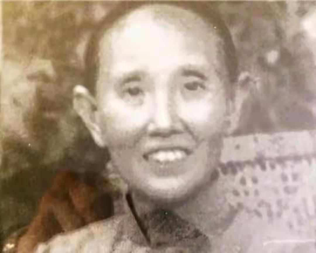 李昌钰长得挺像他母亲的，他母亲一看就是温婉善良之人，她生得贵子李昌钰，是个有福之