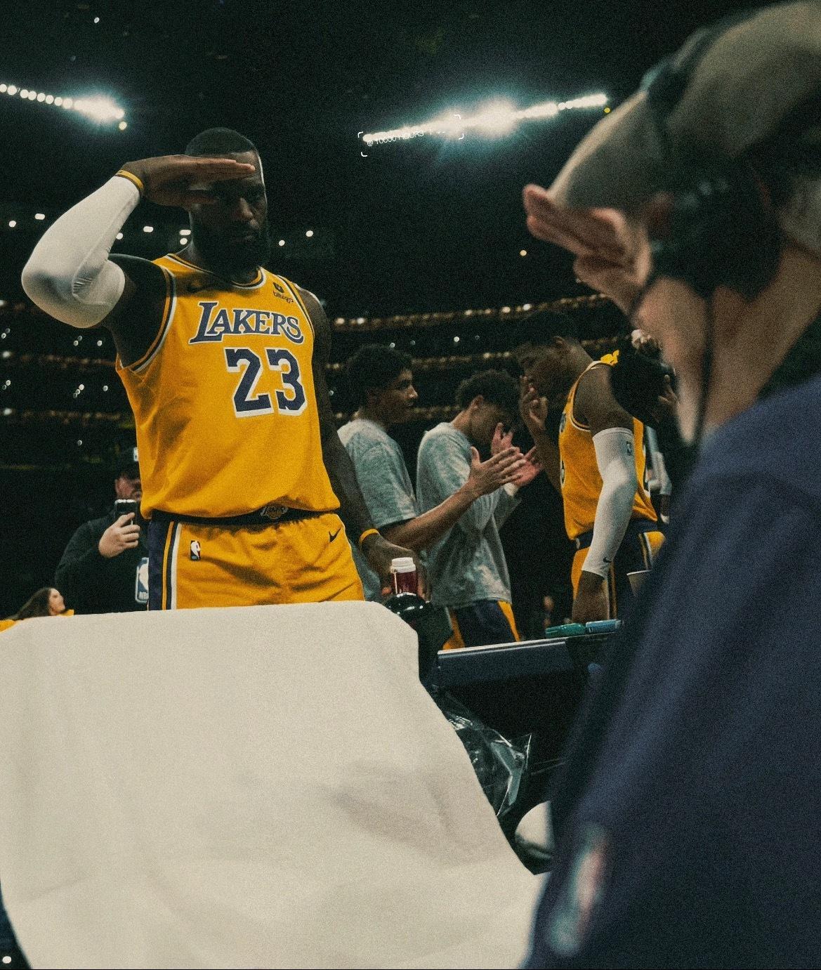 Shams：詹姆斯与湖人之间的关系即将终结，无论他退役或换队，采访说道：“现实情