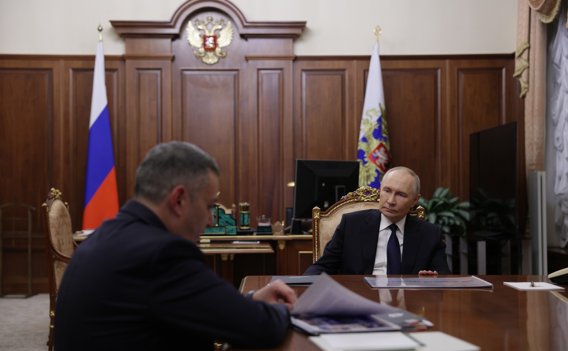 瓦洛佳小朋友  与库尔斯克边疆区州长亚历山大·欣施泰因会晤昨晚深夜，弗拉基米尔·