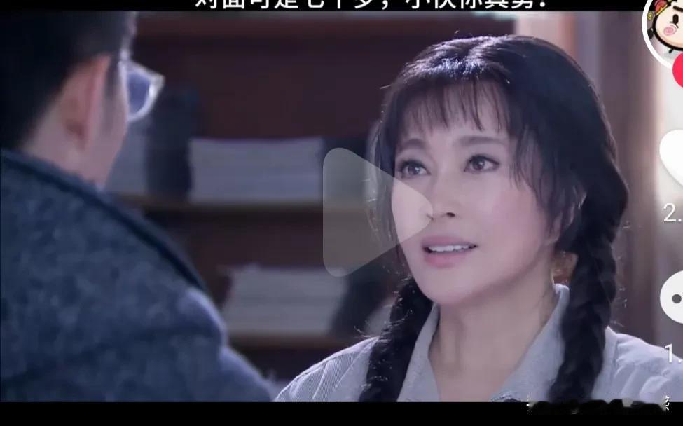 年近70的刘晓庆与可以做孙子的男演员演激情戏，被网友吐槽的可专地缝。
最近被称为