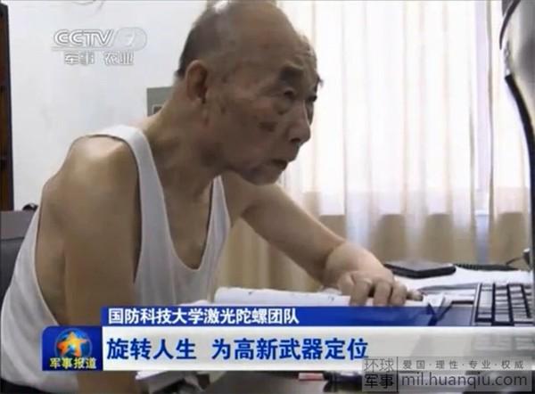 在中国现代科技发展的历程中，有这样一位科学家，穿着朴素的白色背心，就破解了“钱学