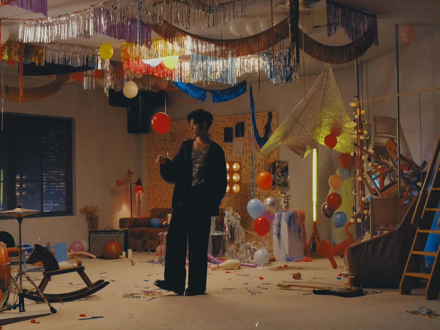 肖战老师生日快乐，愿世间美好与你环环相扣🎂🎈🎁🎊#肖战时间会记录当下最好