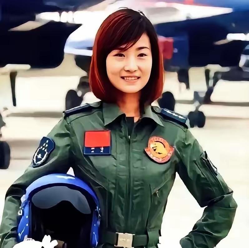 飞行员堪称中国军人中的瑰宝，尤其是女飞行员。首批歼10女飞行员余旭，拥有上尉军衔