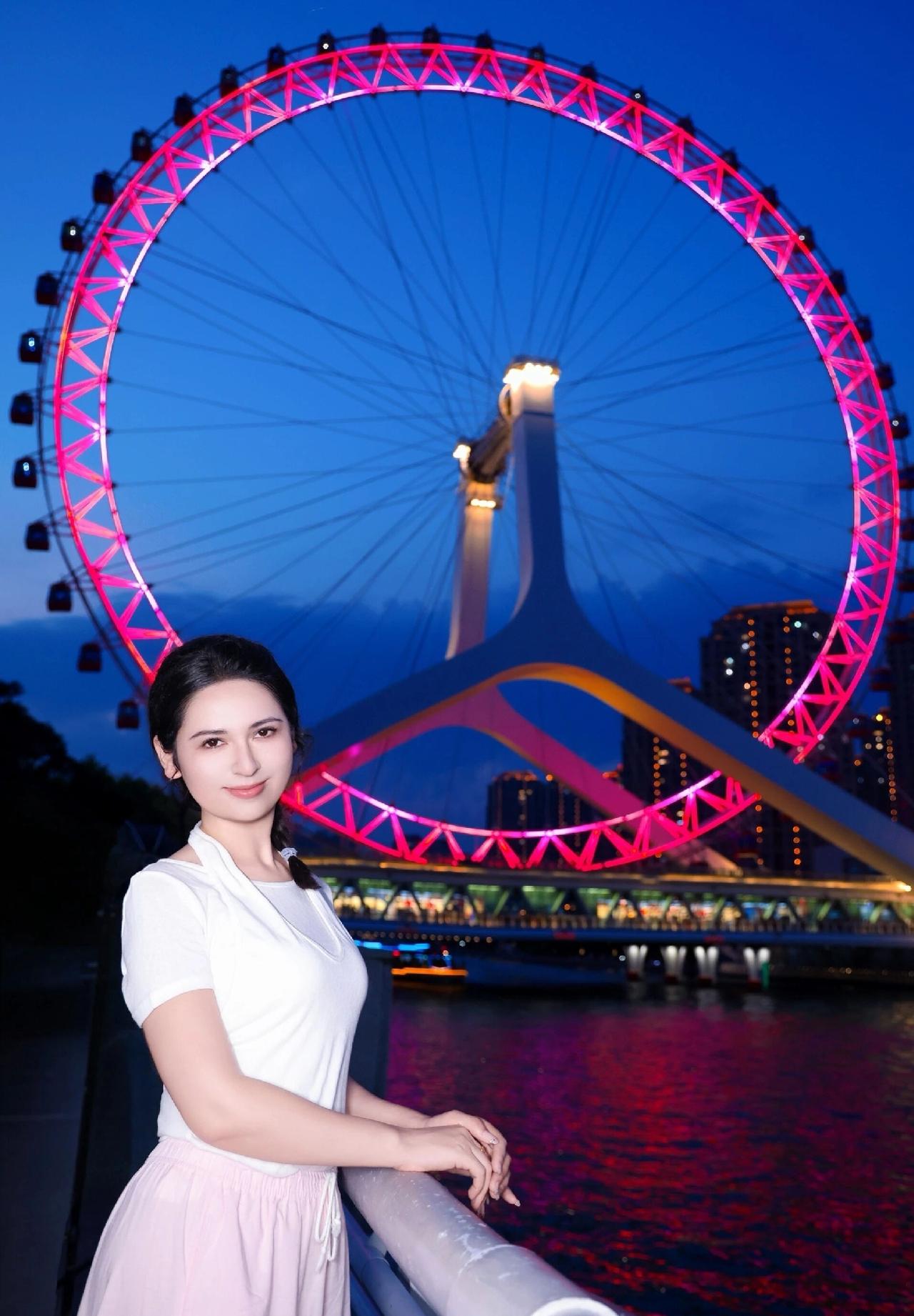 我们新疆维吾尔族女孩也是很漂亮的。维吾尔颜值