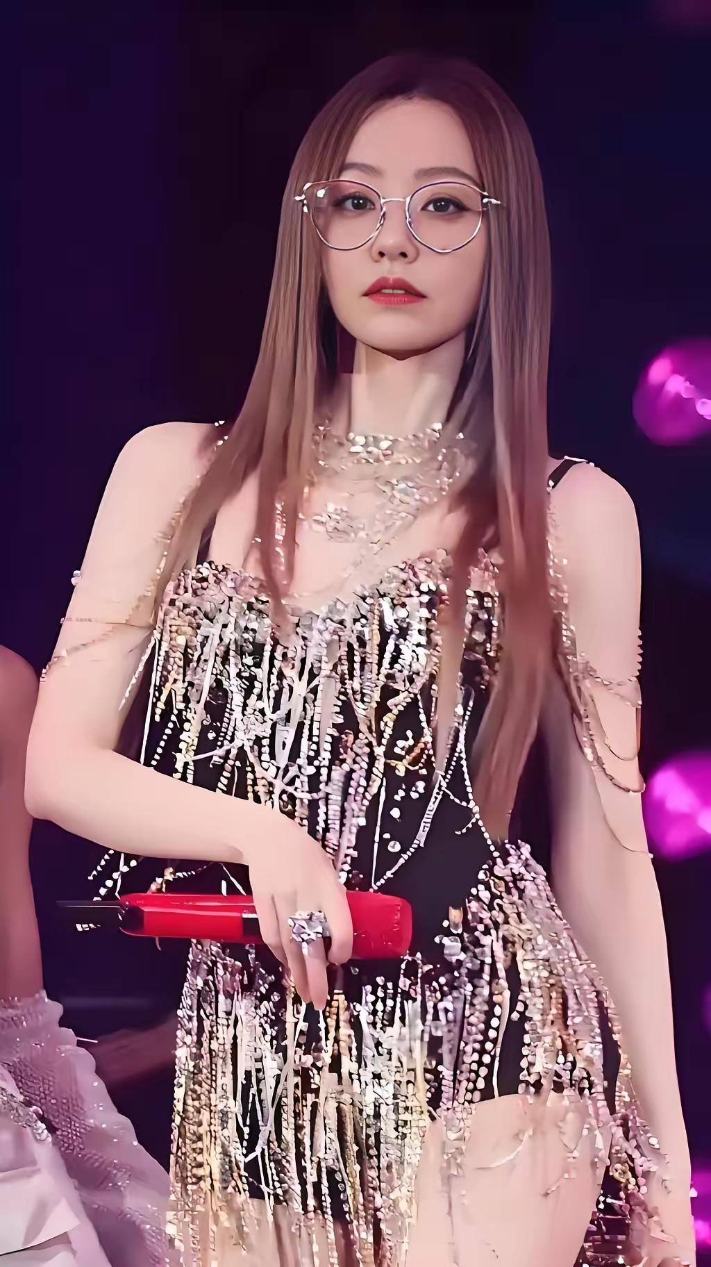 离婚后的张靓颖直接起飞了