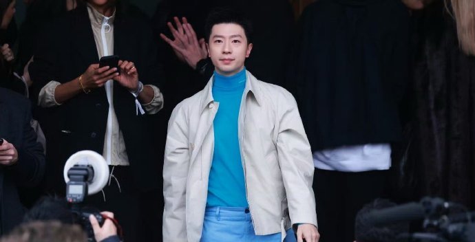 贾玲马龙Prada大秀贾玲马龙秀场生图 贾玲马龙秀场生图 