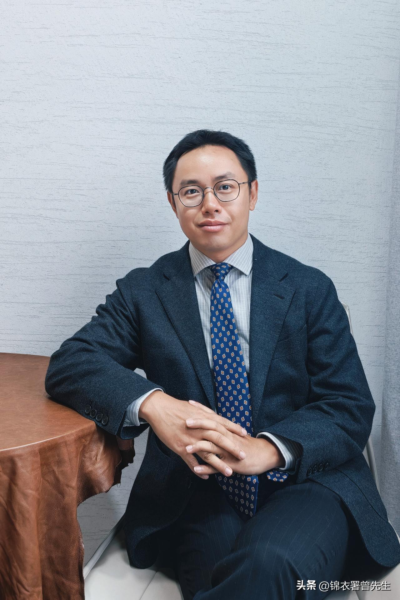 前阵子，我的小红书突然被“国际友人”包围了——头像清一色白人美女，IP地址飘在海