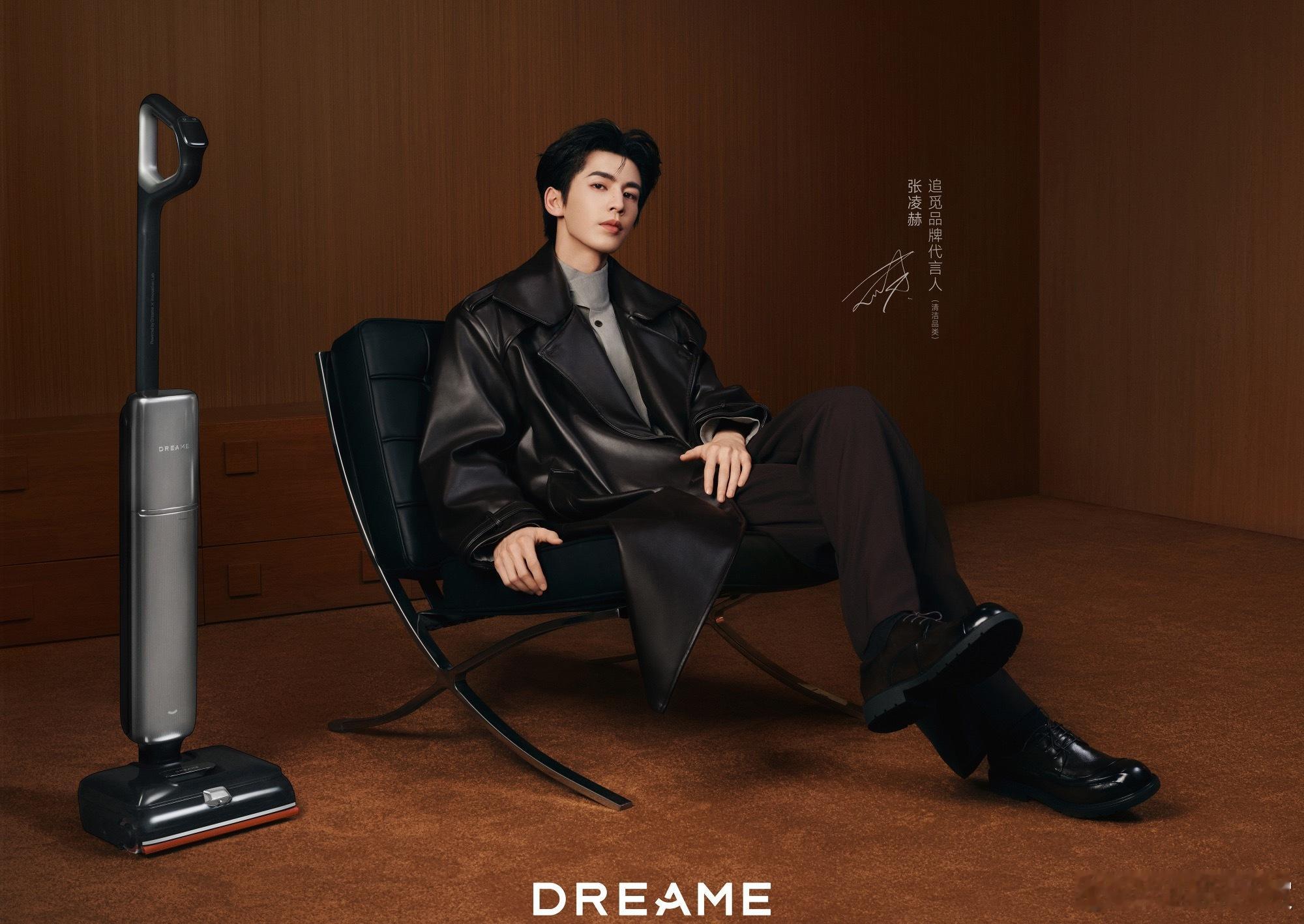 张凌赫品牌新年大片，皮衣财阀风和居家男友风，两组风格都好帅！新年和张凌赫一起马力