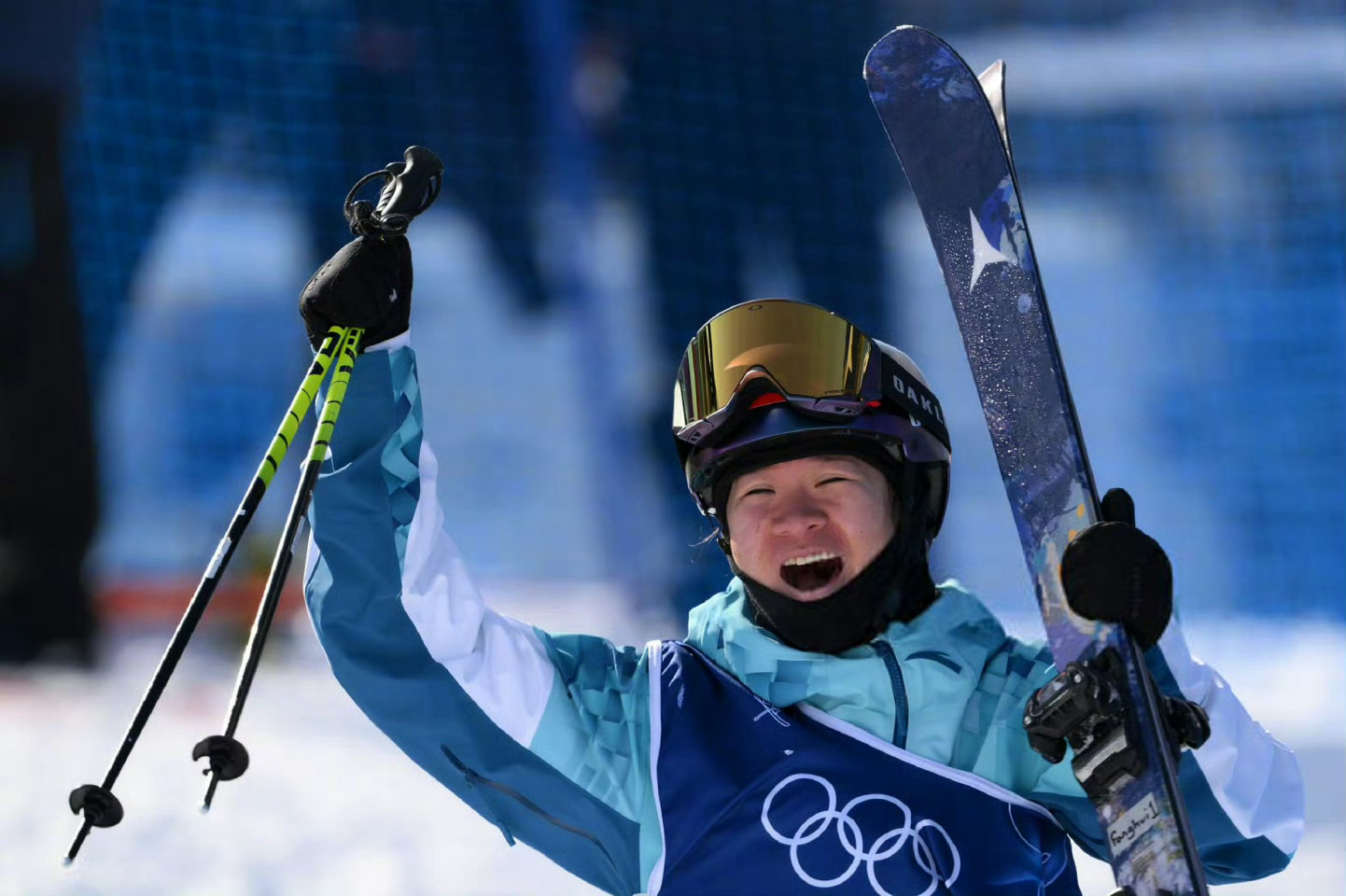 李方慧拿下米兰自由式滑雪女子U型场地技巧银牌🥈