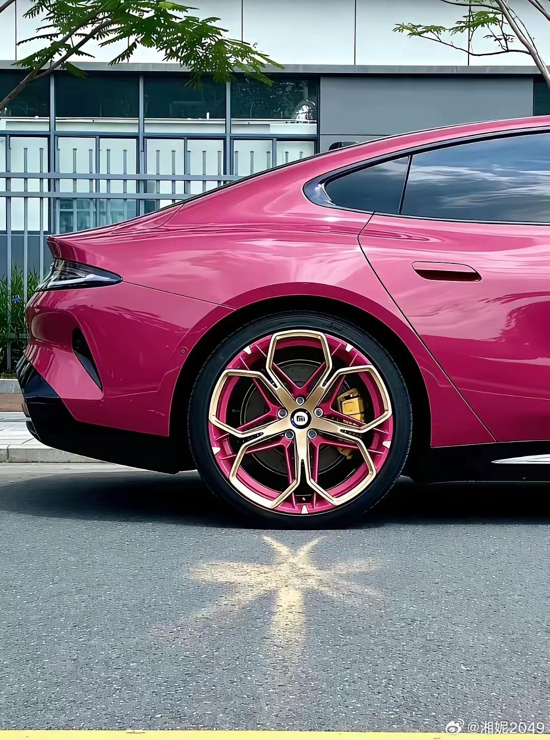 看到群友发的，应该是AI的，但这也…太喵喵的帅了！！绝对是在女生圈里也乱杀的帅度