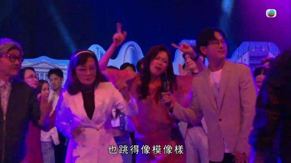 TVB處境劇《愛回家之開心速遞》即將迎來大結局，全城高度關注。《東張西望》率先探