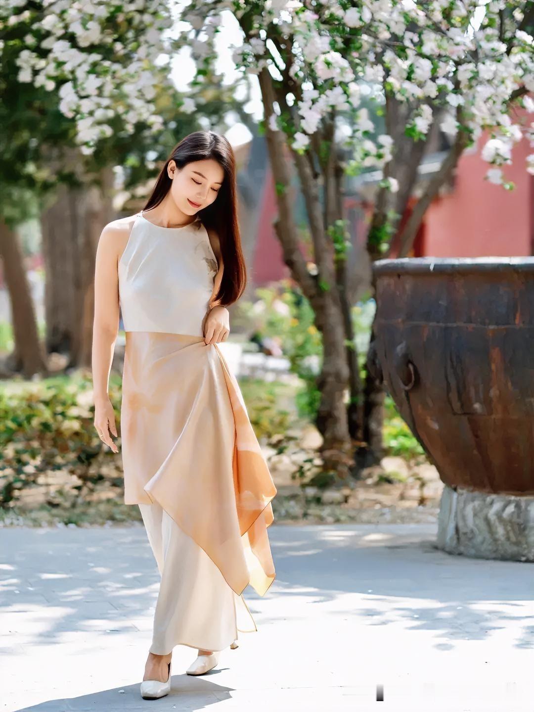 四季流转，烟火寻常，平淡朝夕里，藏着世间最踏实的温暖。愿你心境清朗，眉目温柔，平