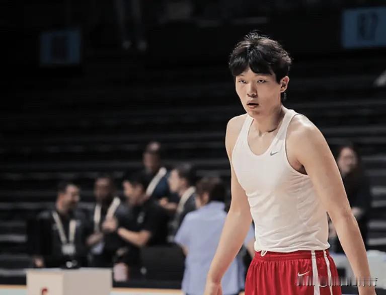 中国男篮92-74战胜中国台北男篮，中国男篮球员杨瀚森出战17分钟，投篮9中4、