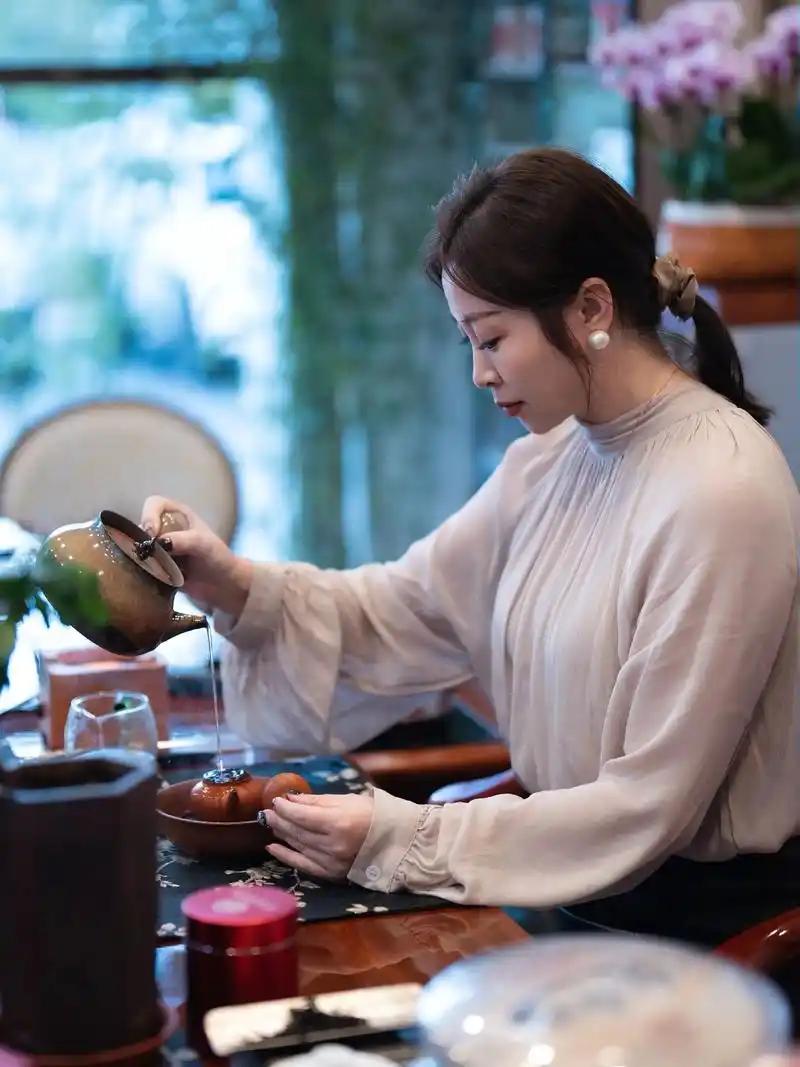 健康智慧对联
上联：一盏清茶酬知己，请赐下联。健康智慧
上联：一盏清茶酬知己
下