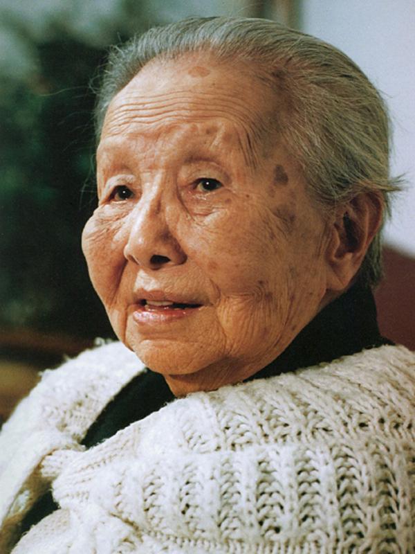 国学大师，钱文忠说，冰心老人写小桔灯，很温馨，我们就觉得她的性格，也很温和，其实