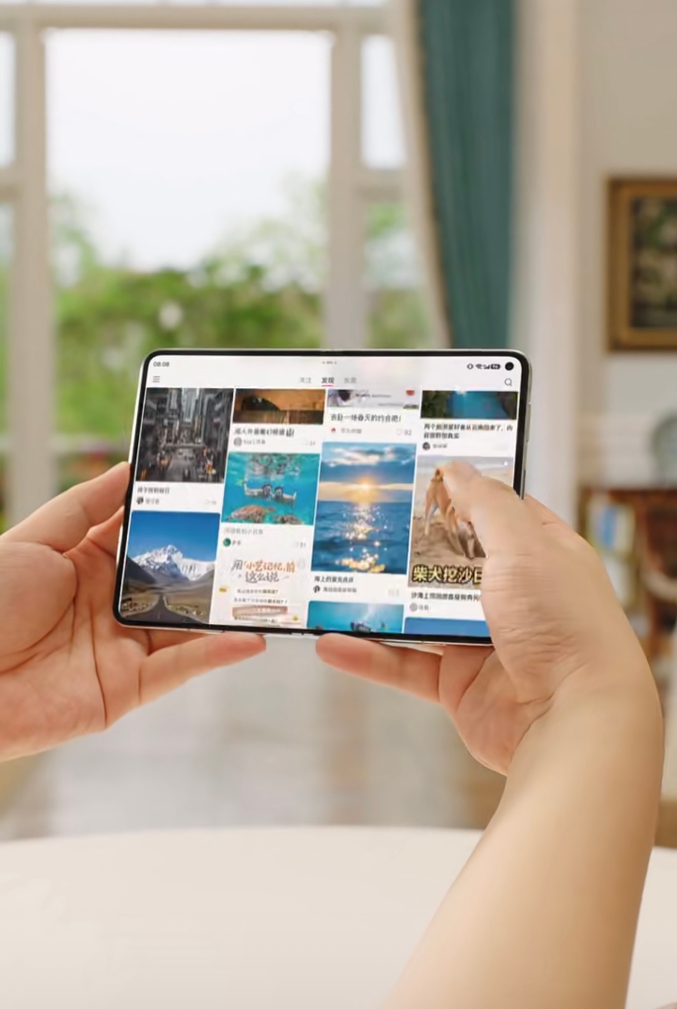 华为Pura X Max比上一台形态上明显更找到方向咯背面质感进一步 尺寸更大一