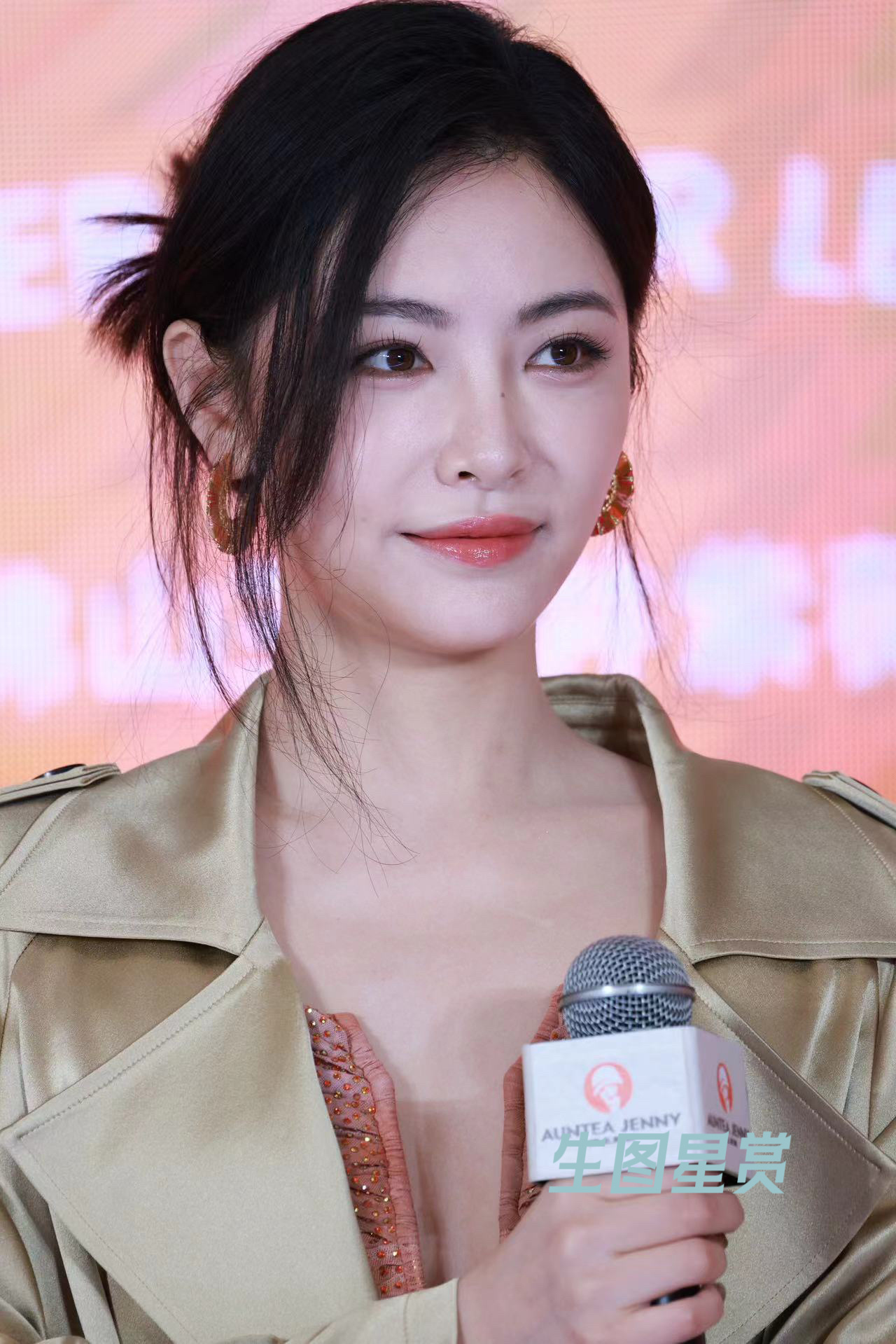 许佳琪佛山线下活动，kiki好闪好靓✨[送花花] ​​​