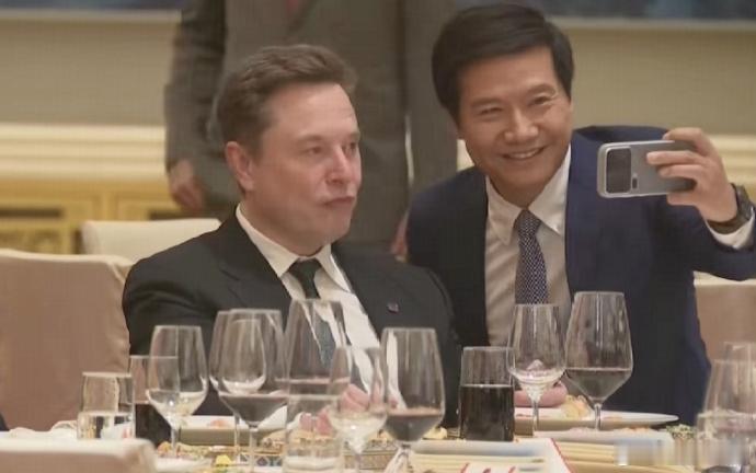 雷军马斯克合影 两位非常优秀的企业家&创业家，这张照片挺有意义啊