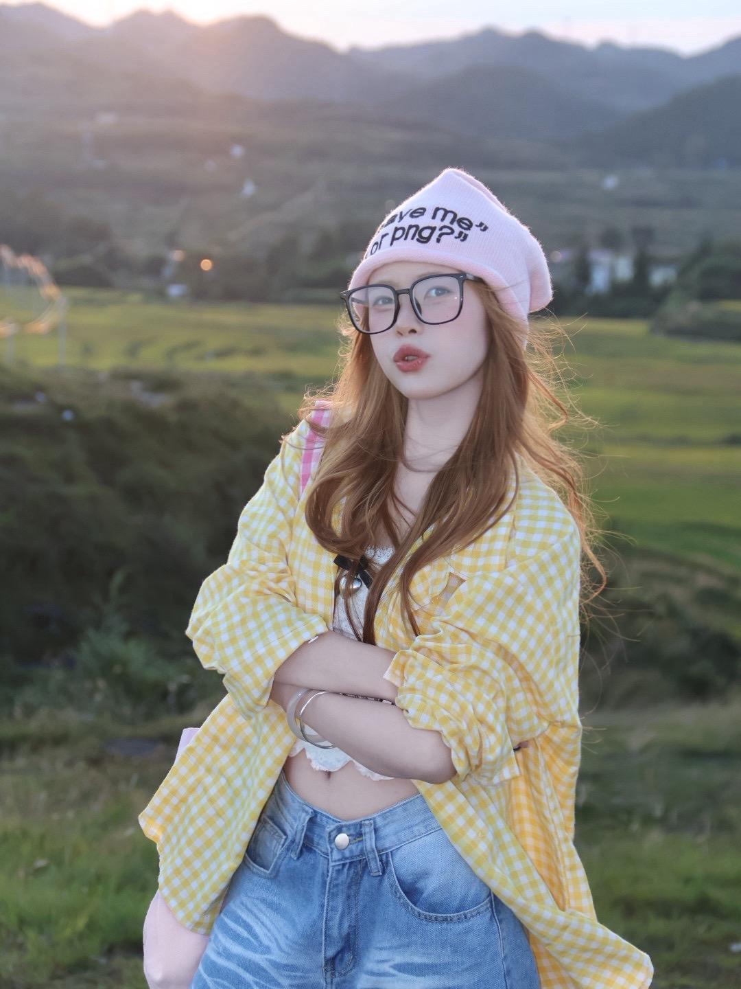 你只喜欢安静老实的女孩，可惜我不老实。 🌅
