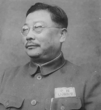 1955年，毛主席手里拿着一份名单，含着眼泪说：“怎么没有他的名字？要是没有他，