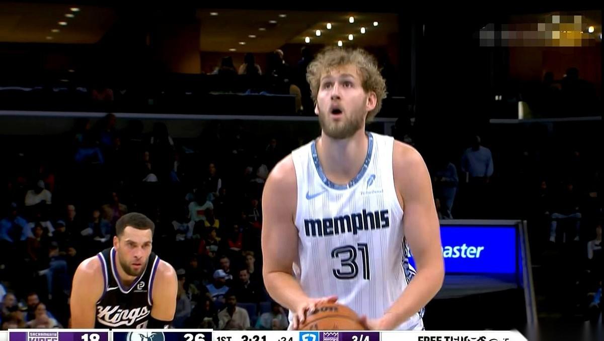 今天灰熊那个替补中锋兰代尔，我真的看傻了。
哥们就打了14分钟，拿了21分。
你