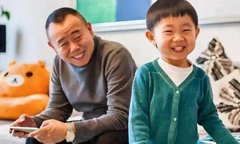 2012年，身价10亿的总裁石磊，送了一辆3000万的法拉利来追求潘长江之女潘阳