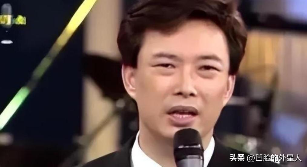 1981年，费玉清在日本女友家过夜，女友贴心地放好洗澡水，他刚跨进浴缸，女友就一