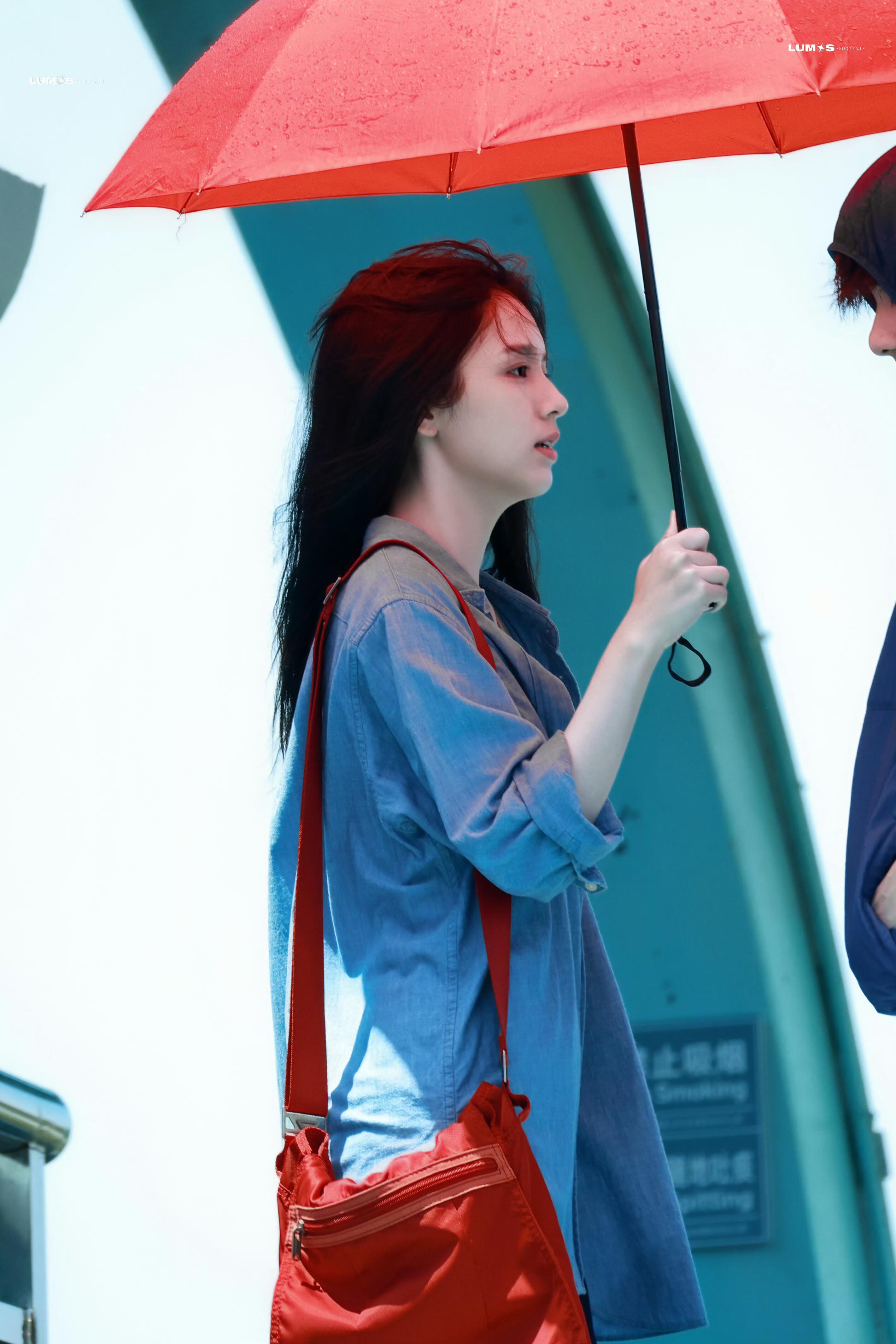 周也身上杂糅着清洌少年感和美萌少女感 ​​​