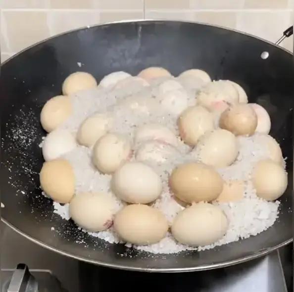 你这句话没打完，我先按你说的 “厨房连续爆炸五次” 给你最安全、最实用的处理办法