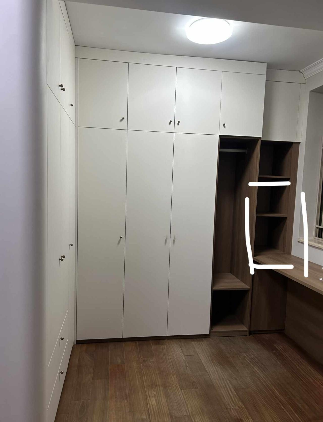 求助帖
有广州的定制师傅吗？想做两个异形推拉收纳柜（参考图二），来图报价真的很着