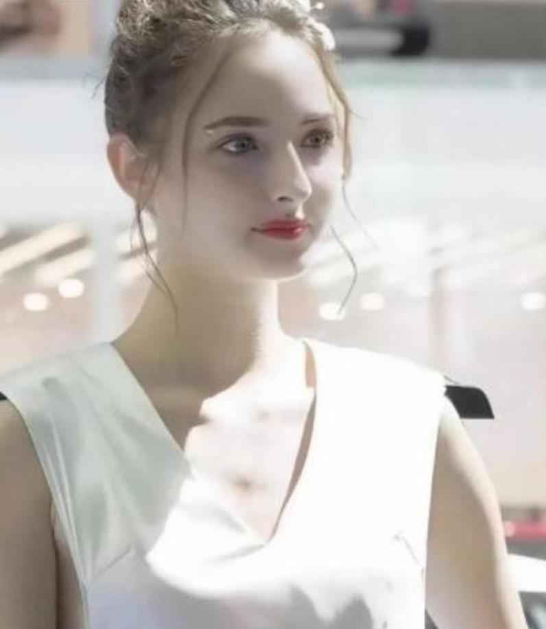 乌克兰还有一个大问题很多人都没注意到，那就是乌克兰的女人将来该怎么办？战争把男人