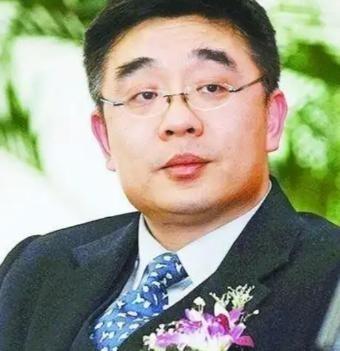 守规的人越来越累，

老实成了亏本买卖，

这事儿到底怪谁？


昨天帮邻居老人