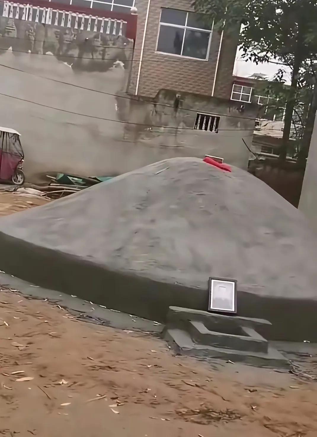 这年头的怪事天天🈶！
一男子在自家宅基地建房，居然要全村人签字同意，碰上存心阻