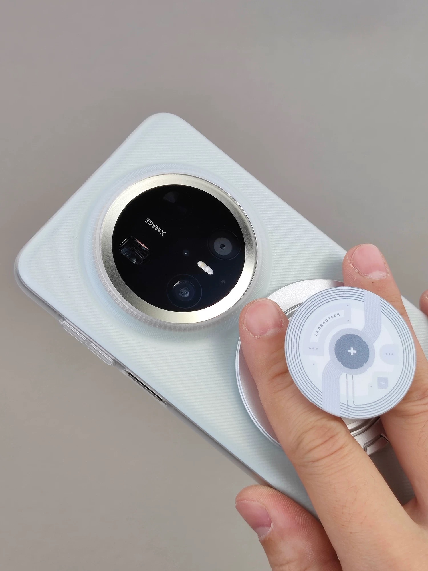 Mate70Pro/+降价后，买壳子的人也多了一些[嘻嘻] ​​​