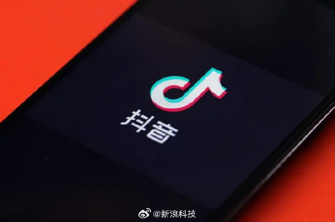 【抖音辟谣要付费才不限流，宣发基础是建立在版权授权后】今日，抖音黑板报发文辟谣付