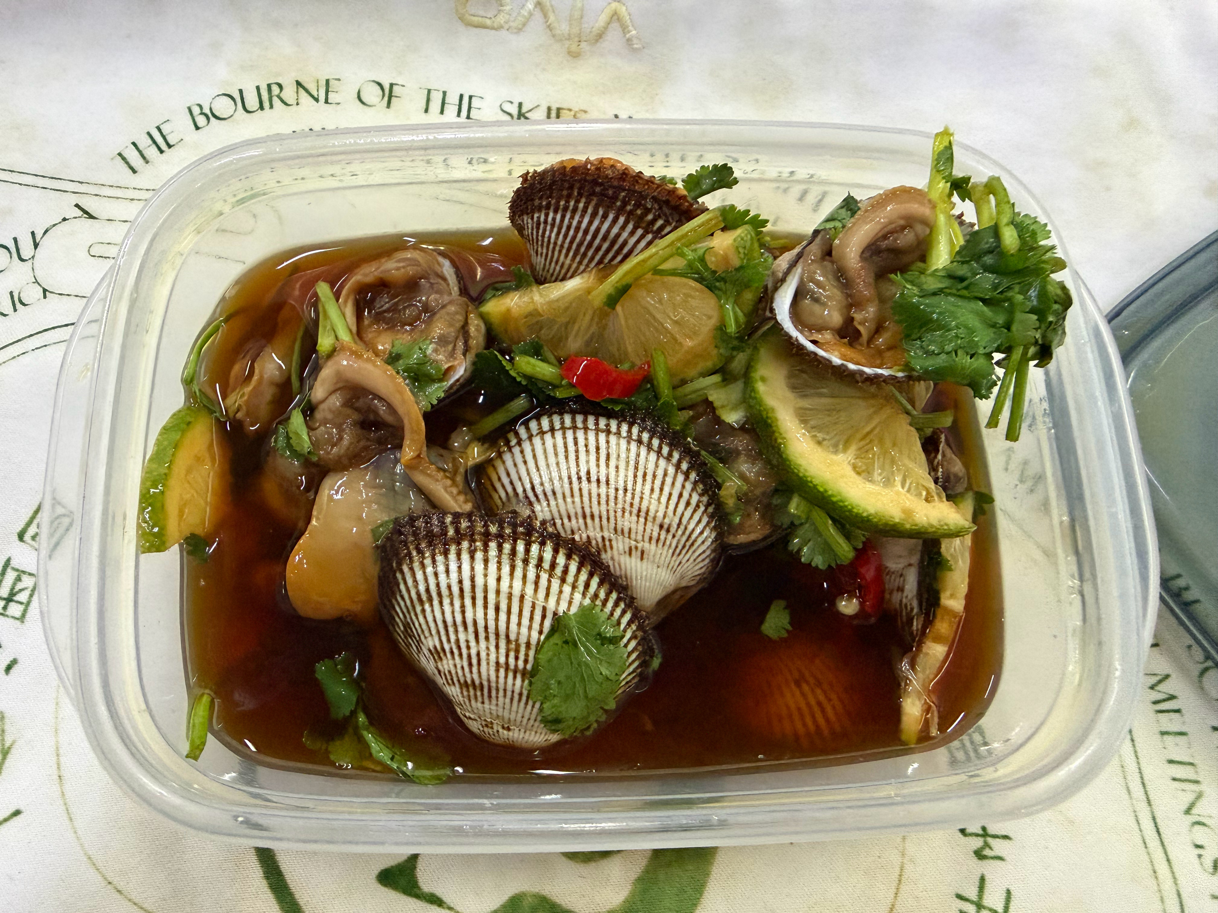 我有一个好同事，他做了一份柠檬贝壳给我吃 