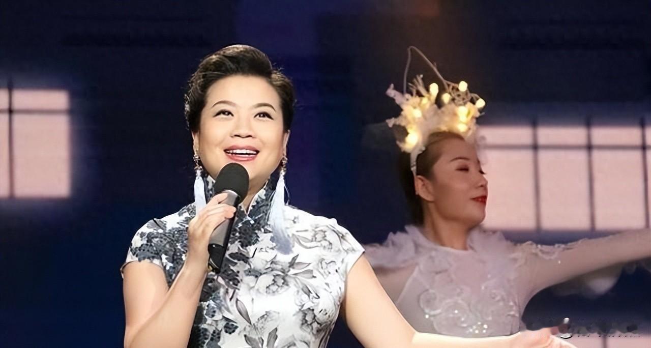 58岁未婚未育，张也凭什么活成顶级赢家？
前几年提起张也，不少人还替她惋惜：那么