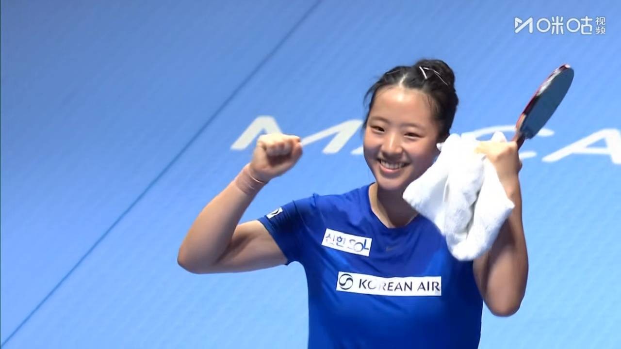 5550【鱼饼】肩扛大韩民国奖杯的大女主