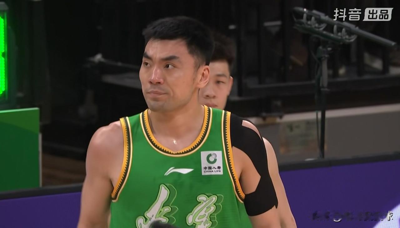 辽宁本钢老将李晓旭真是太让人感动了！在今天辽宁本钢主场以97：86战胜广州朗肽海