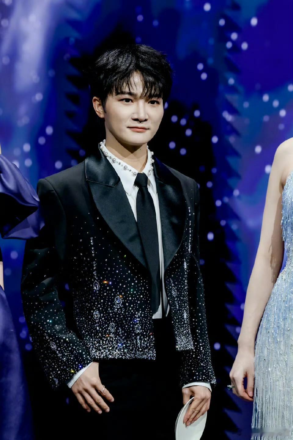 这个阵容内娱好久不见  追微博之夜的我全程手忙脚乱📸一边尖叫一边截图，内娱好久