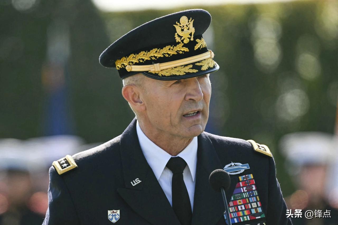 不听话就走人，赫格赛斯要求现美国陆军参谋长卸任。

据哥伦比亚广播公司报道，美国