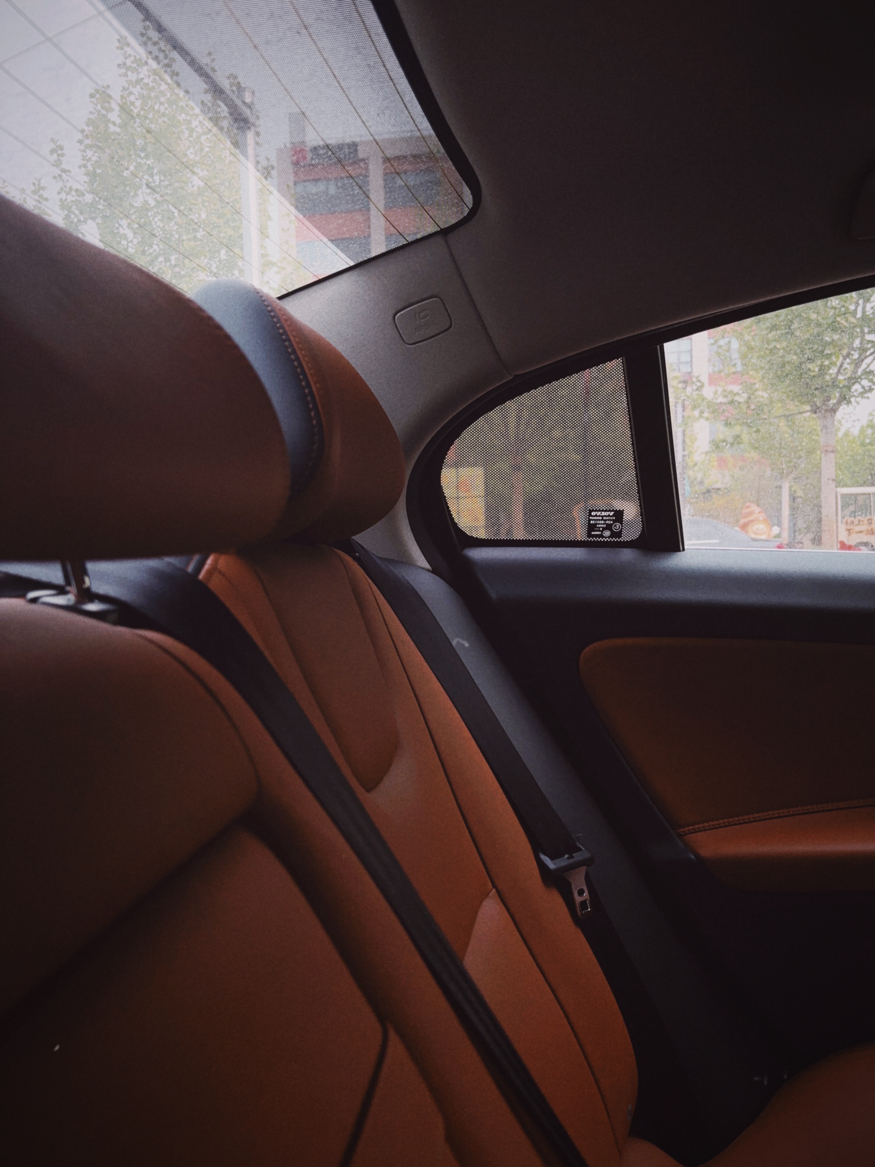 打车打到沃尔沃S60L，不错的一天。虽然本来想睡懒觉，但生物钟没允许。我和汽车的